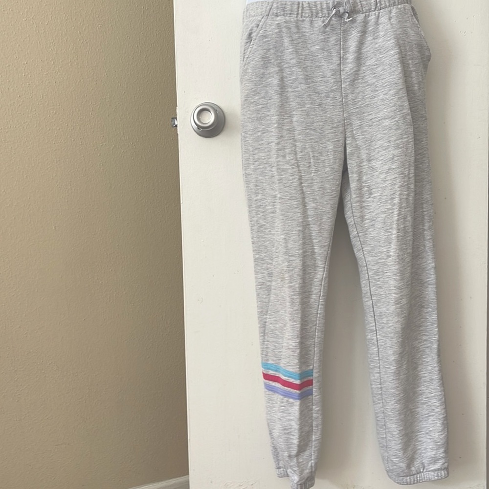 Pants from ideology, size xl but I’m wearing M and it’s fit good